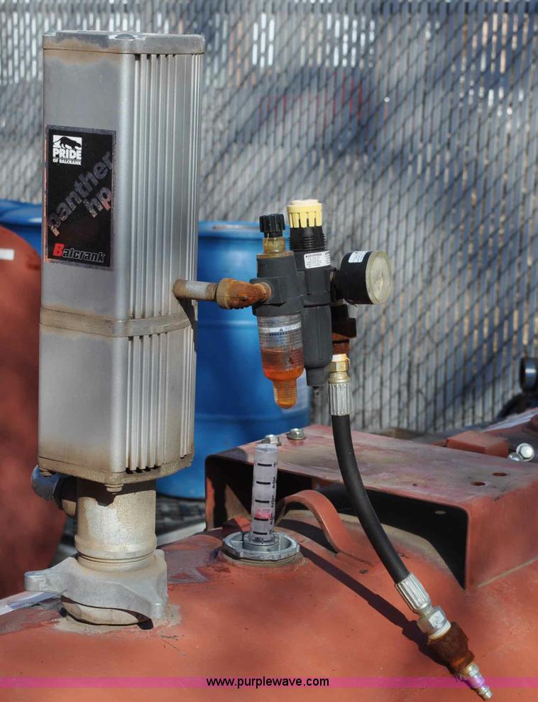 image for item A5858 275 gallon bulk oil tank