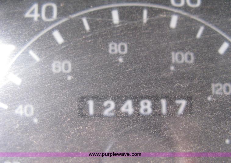 image for item A6055 2000 Ford F350 XL Super Duty pickup truck