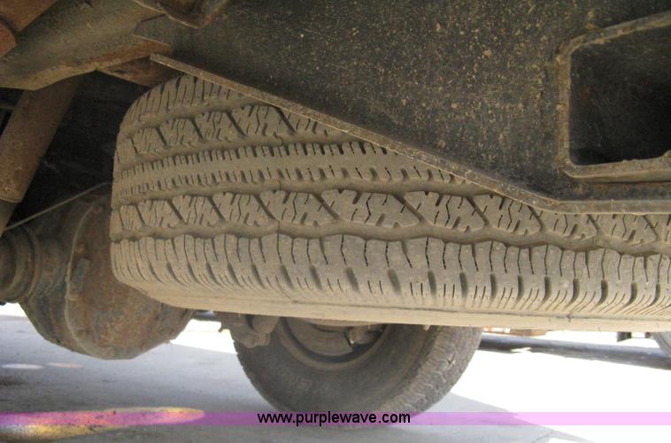 image for item A6055 2000 Ford F350 XL Super Duty pickup truck