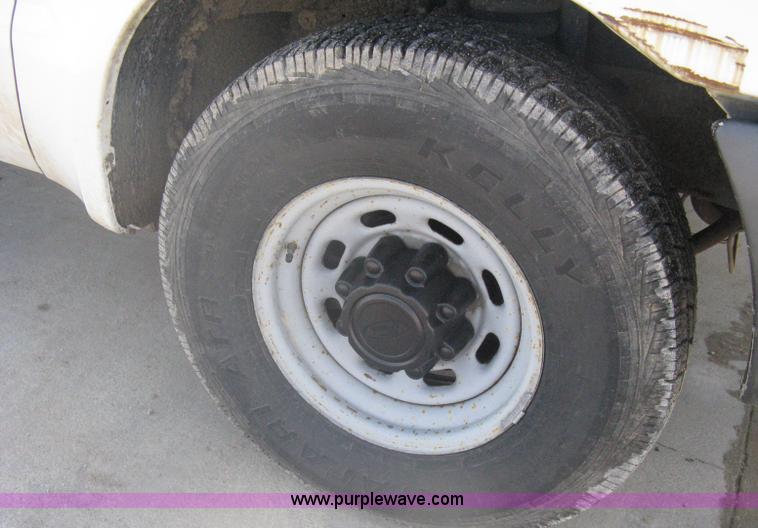 image for item A6055 2000 Ford F350 XL Super Duty pickup truck