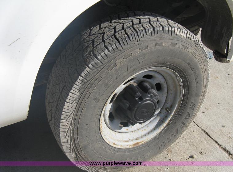 image for item A6055 2000 Ford F350 XL Super Duty pickup truck