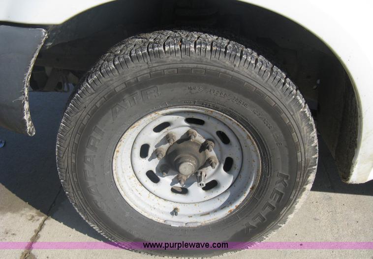 image for item A6055 2000 Ford F350 XL Super Duty pickup truck