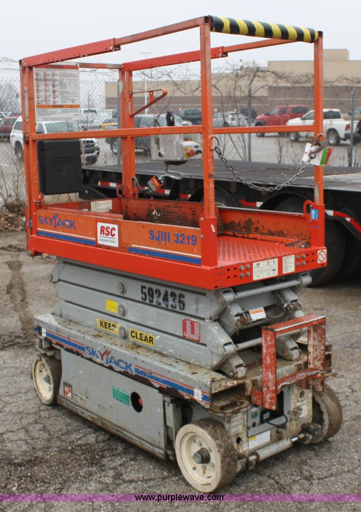 image for item A6760 2005 Skyjack SJIII 3219 scissor lift
