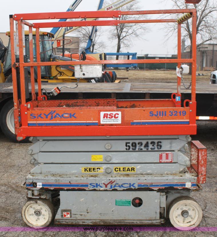 image for item A6760 2005 Skyjack SJIII 3219 scissor lift