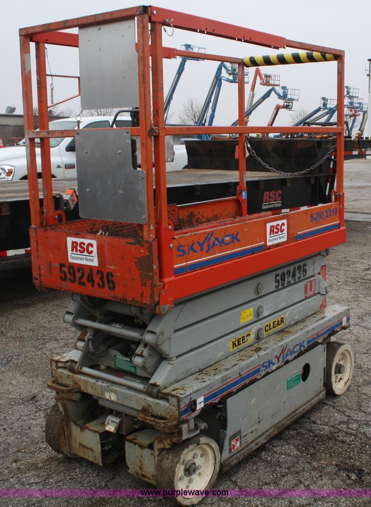 image for item A6760 2005 Skyjack SJIII 3219 scissor lift