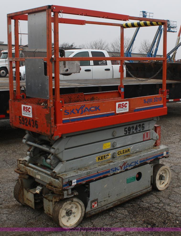 image for item A6760 2005 Skyjack SJIII 3219 scissor lift