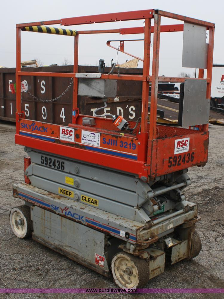 image for item A6760 2005 Skyjack SJIII 3219 scissor lift