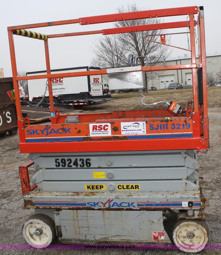 image for item A6760 2005 Skyjack SJIII 3219 scissor lift