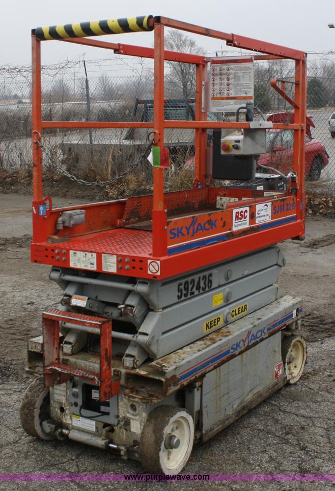 image for item A6760 2005 Skyjack SJIII 3219 scissor lift