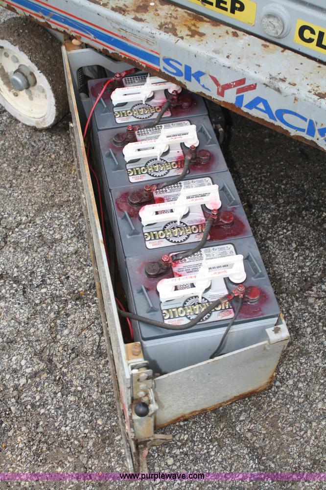 image for item A6760 2005 Skyjack SJIII 3219 scissor lift