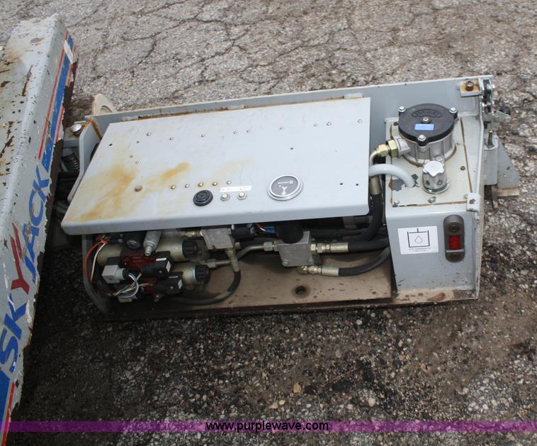 image for item A6760 2005 Skyjack SJIII 3219 scissor lift