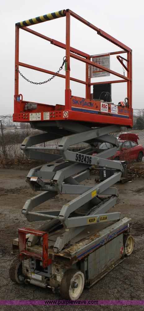 image for item A6760 2005 Skyjack SJIII 3219 scissor lift