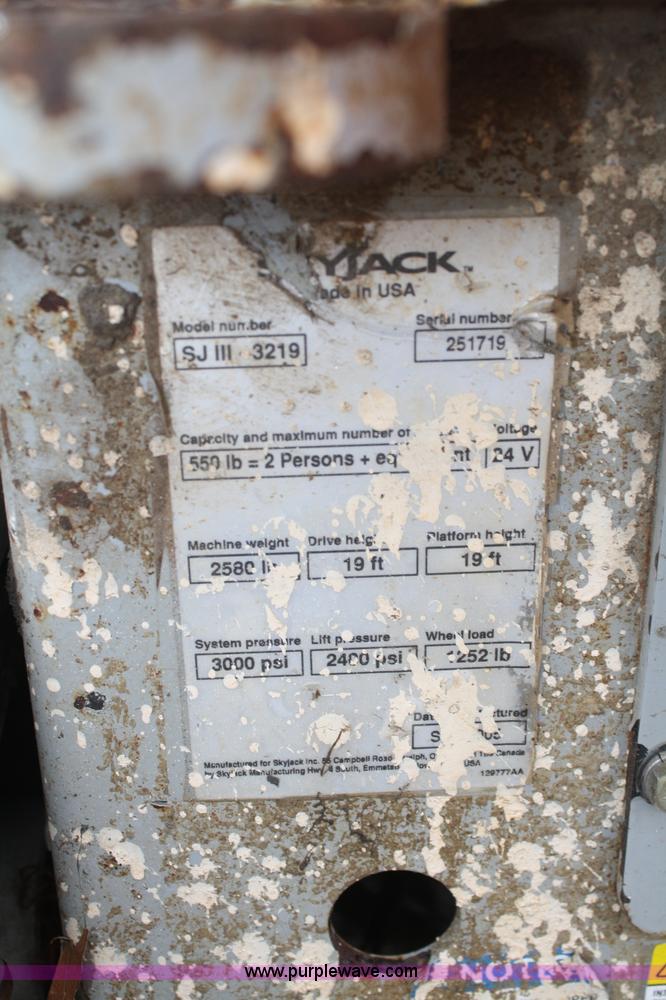 image for item A6760 2005 Skyjack SJIII 3219 scissor lift