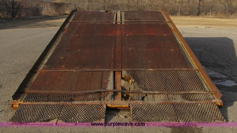 image for item A8071 Ledwell 25 portable loading dock ramp
