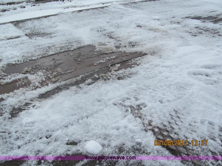 image for item B5100 2006 Ledwell 48' tandem axle hydratail tilt bed trailer