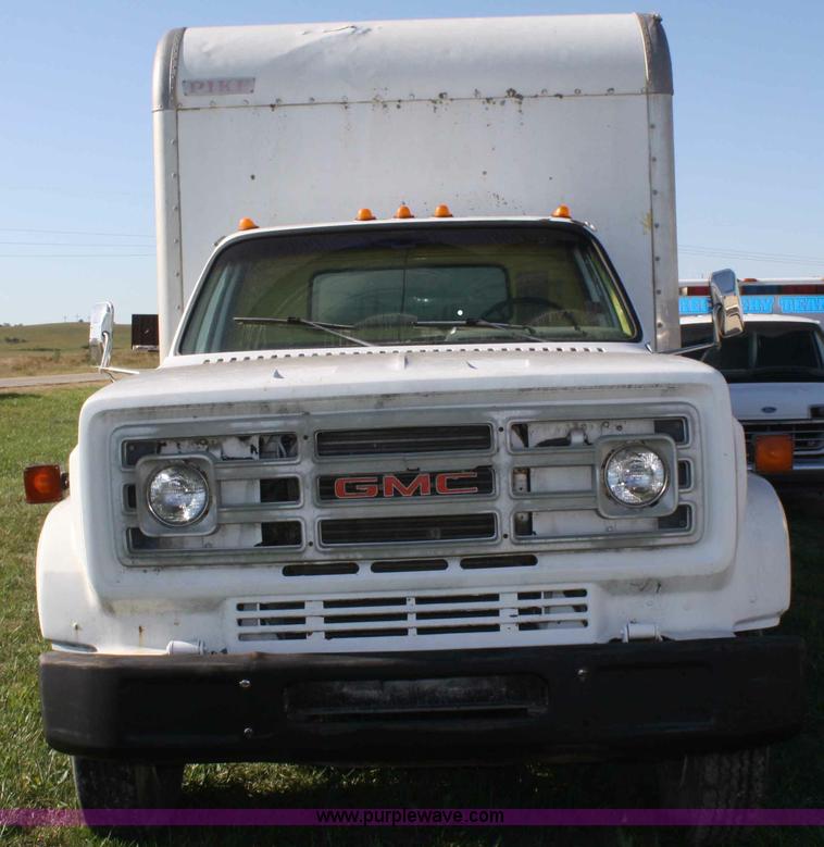 image for item A2448 1988 GMC 7000 box truck