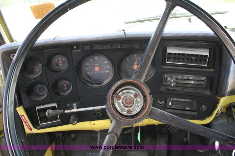 image for item A2448 1988 GMC 7000 box truck