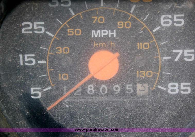 image for item A2448 1988 GMC 7000 box truck