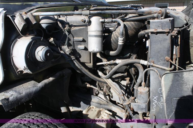 image for item A2448 1988 GMC 7000 box truck