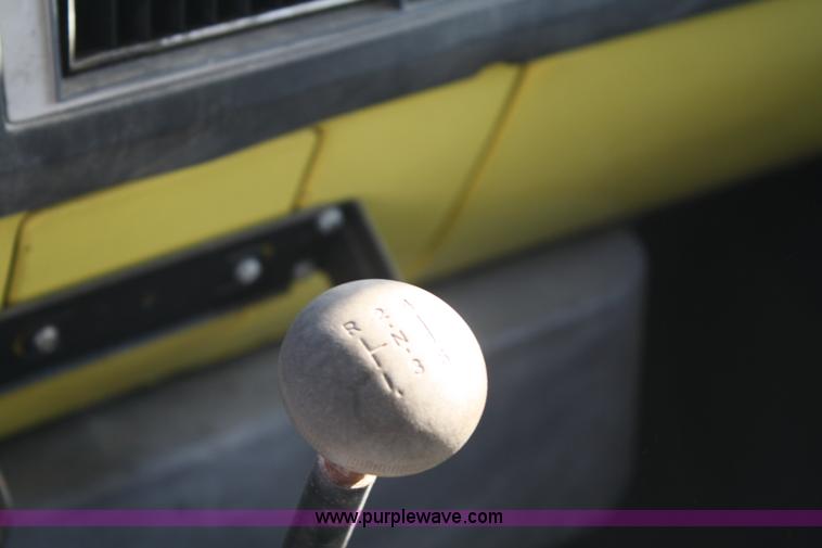 image for item A2448 1988 GMC 7000 box truck