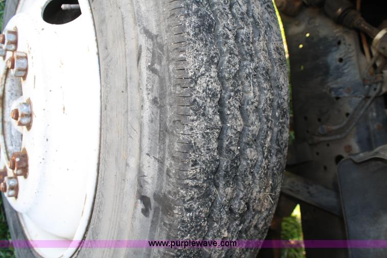 image for item A2448 1988 GMC 7000 box truck