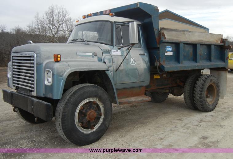 image for item A3471 1977 International Loadstar 1700 dump truck