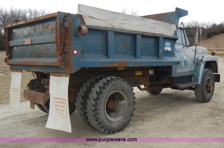 image for item A3471 1977 International Loadstar 1700 dump truck