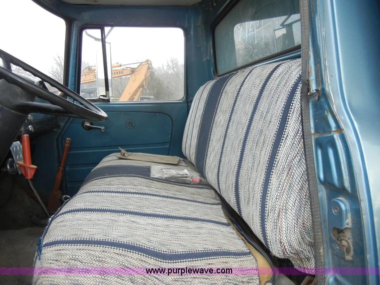 image for item A3471 1977 International Loadstar 1700 dump truck