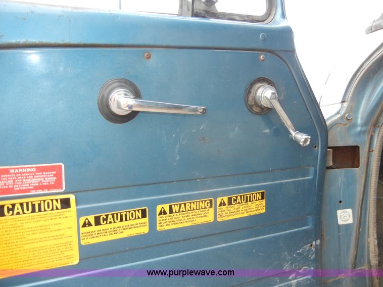 image for item A3471 1977 International Loadstar 1700 dump truck