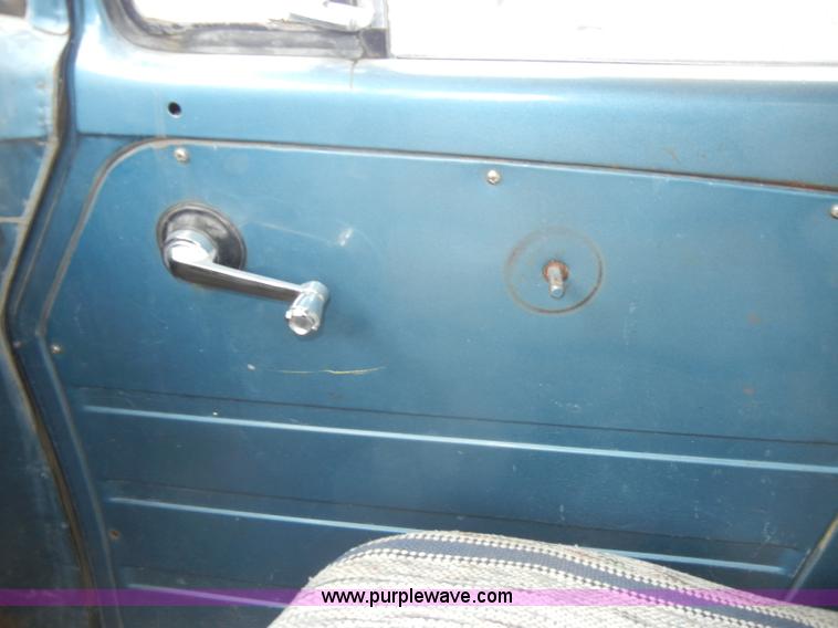 image for item A3471 1977 International Loadstar 1700 dump truck