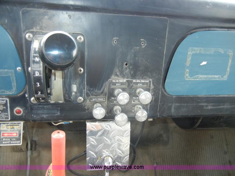 image for item A3471 1977 International Loadstar 1700 dump truck