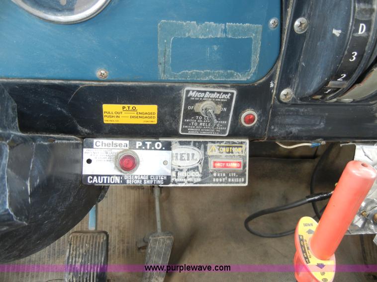 image for item A3471 1977 International Loadstar 1700 dump truck