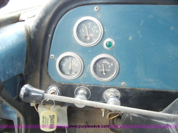 image for item A3471 1977 International Loadstar 1700 dump truck