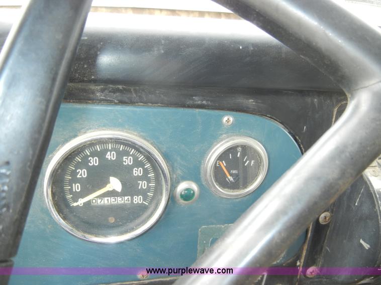 image for item A3471 1977 International Loadstar 1700 dump truck