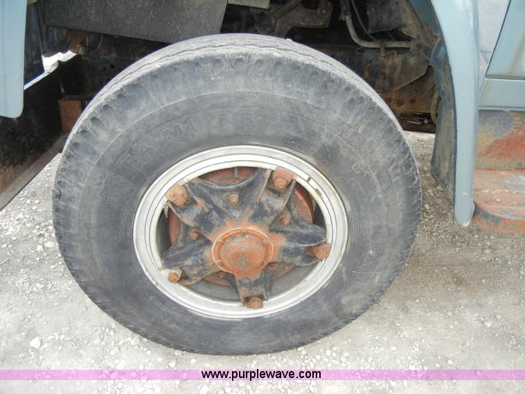 image for item A3471 1977 International Loadstar 1700 dump truck