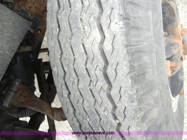 image for item A3471 1977 International Loadstar 1700 dump truck