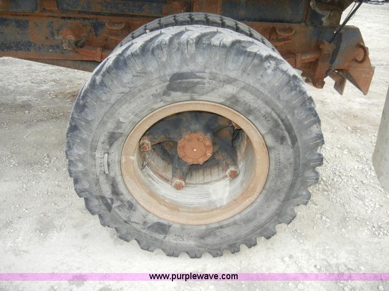 image for item A3471 1977 International Loadstar 1700 dump truck