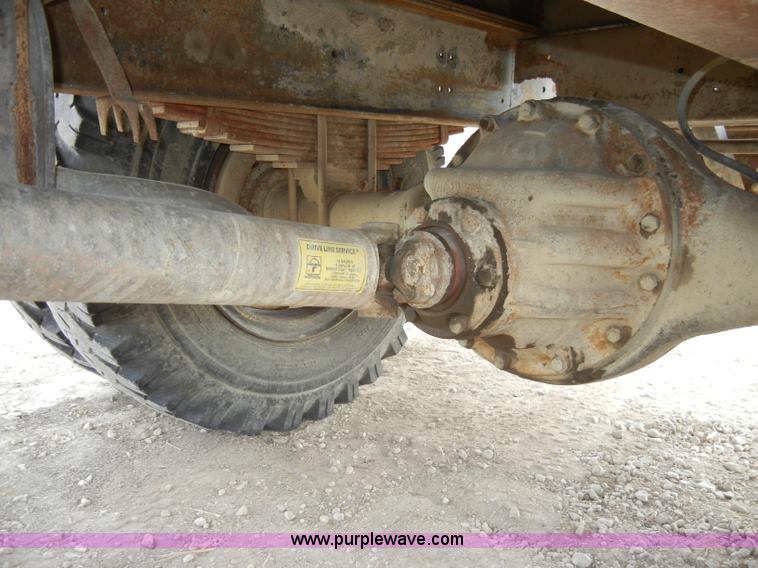 image for item A3471 1977 International Loadstar 1700 dump truck