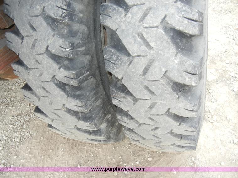 image for item A3471 1977 International Loadstar 1700 dump truck