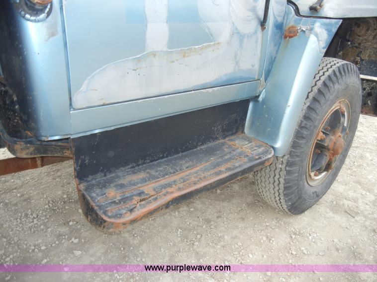 image for item A3471 1977 International Loadstar 1700 dump truck