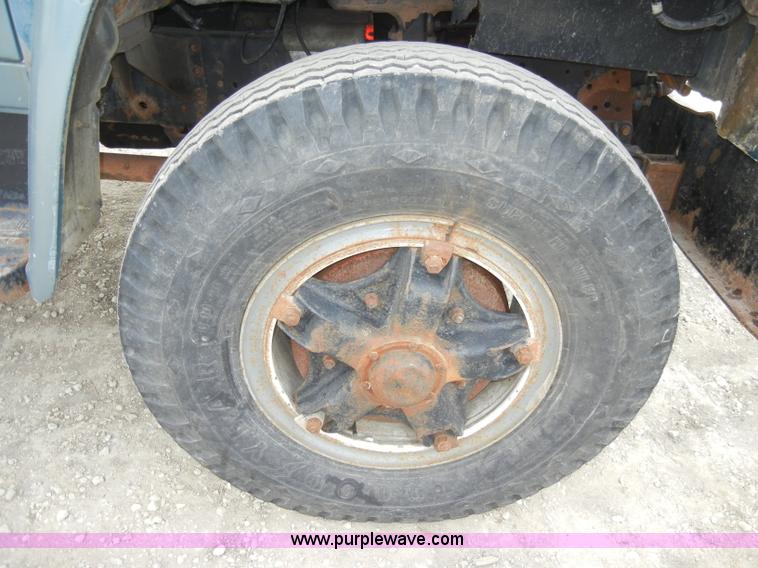 image for item A3471 1977 International Loadstar 1700 dump truck