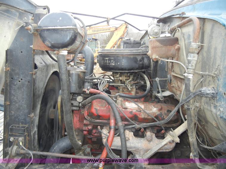 image for item A3471 1977 International Loadstar 1700 dump truck