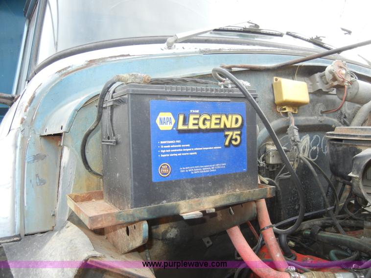 image for item A3471 1977 International Loadstar 1700 dump truck