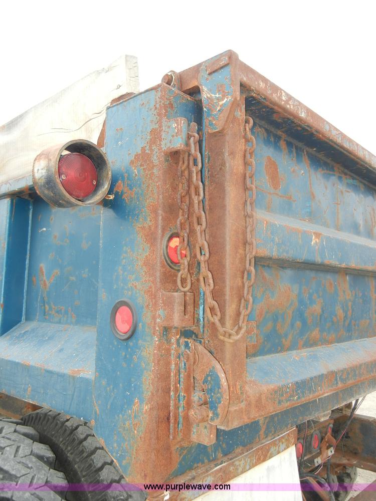 image for item A3471 1977 International Loadstar 1700 dump truck