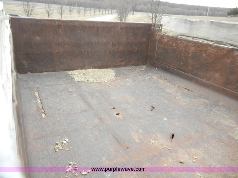 image for item A3471 1977 International Loadstar 1700 dump truck