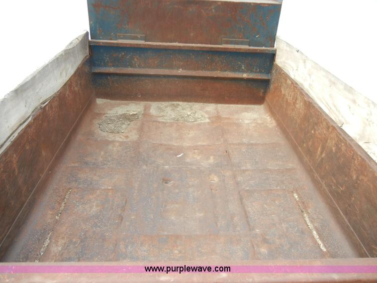 image for item A3471 1977 International Loadstar 1700 dump truck