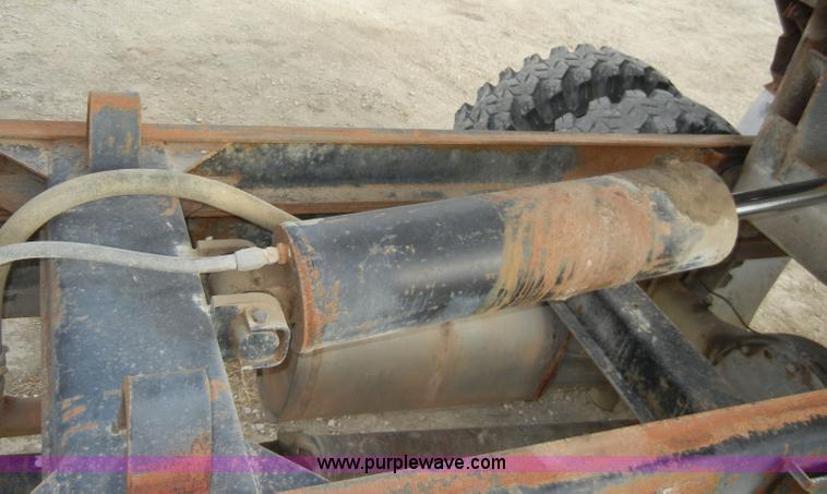 image for item A3471 1977 International Loadstar 1700 dump truck