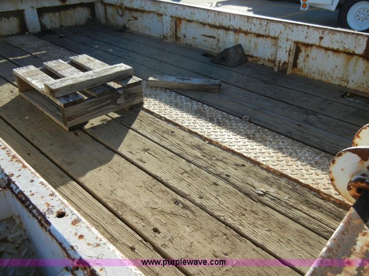 image for item A3478 1991 Kiefer 28' material/pole trailer