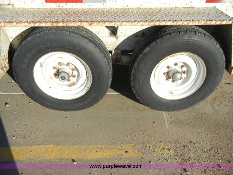 image for item A3478 1991 Kiefer 28' material/pole trailer