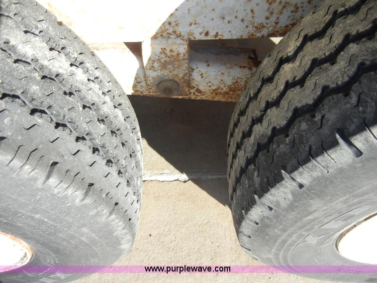 image for item A3478 1991 Kiefer 28' material/pole trailer